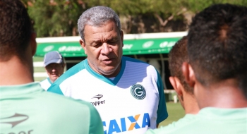 Com Hélio dos Anjos, esmeraldino espera sair do sufoco na Série B